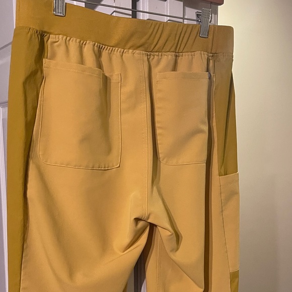 FIGS Light Gold Remix Scrub Trouser Medium EUC - Picture 4 of 7